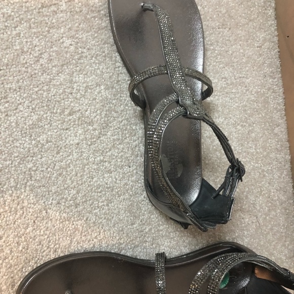 Kenneth Cole GunMetal/ Dark Silver grayish Sandle - Picture 3 of 3